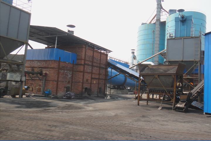 原煤、沫煤、褐煤、長(zhǎng)焰煤等煤炭含水率過(guò)高，降低了煤炭熱值，也影響煤炭的儲(chǔ)裝運(yùn)性能，大型原煤烘干機(jī)生產(chǎn)線通過(guò)熱風(fēng)干燥技術(shù)，實(shí)現(xiàn)低質(zhì)煤炭提質(zhì)。