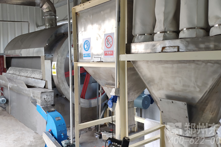 腐殖酸烘干機一種以間接傳導(dǎo)加熱方式使物料加熱、水分汽化的烘干機，適用于類腐殖酸、黃腐酸鉀、黃腐酸鈉、銨鹽等物料處理