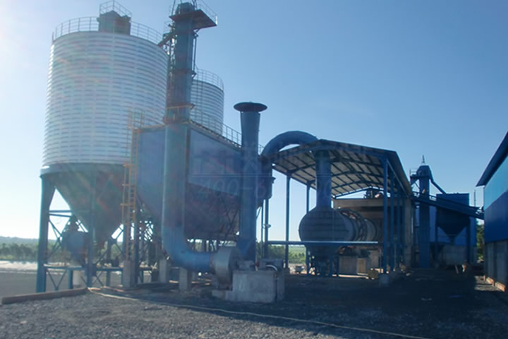 廢棄白泥隨意堆放不僅占用大量土地，污染環(huán)境，而且浪費了白泥中的大量的資源，東鼎白泥烘干機(jī)可以很好的實現(xiàn)白泥再利用