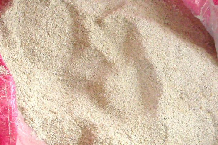 東鼎豆渣烘干機生產(chǎn)線的工藝參數(shù)和各設(shè)備技術(shù)參數(shù)及結(jié)構(gòu)的選取和設(shè)計是在經(jīng)過對豆渣物料的認(rèn)真分析研究才得出。