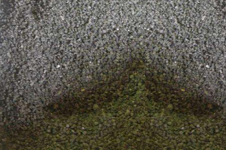 東鼎礦渣烘干機(jī)生產(chǎn)線可用于烘干水渣鋼渣、粉煤灰、電石渣、脫硫石膏、粘土、河沙、石英沙等礦渣物料。該系統(tǒng)采用新型三層烘干工藝，全套烘干設(shè)備設(shè)計(jì)合理，制作精良，性能穩(wěn)