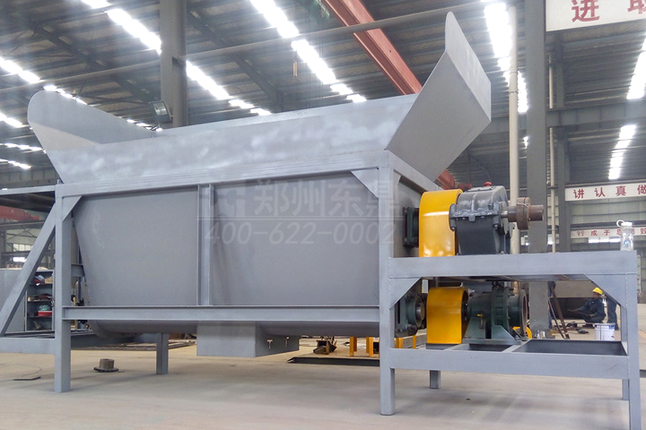 煤泥打散機(jī)是針對(duì)煤泥、泥煤、白泥等泥狀物料開發(fā)的一種集預(yù)打散破碎、緩沖定量于一體的專用設(shè)備。