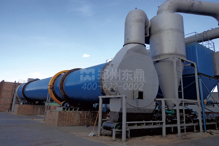 泥煤專用烘干機通過熱風(fēng)與泥煤物料快速質(zhì)熱交換，實現(xiàn)了固廢泥煤批量干化降水，改善了泥煤的儲裝運性能