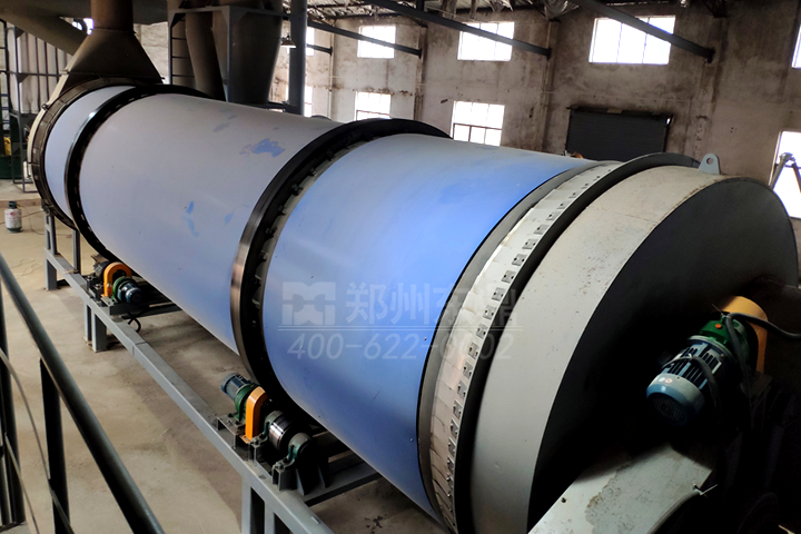 薯渣烘干機(jī)實(shí)現(xiàn)自動(dòng)上料、脫水、烘干、出料、包裝一體化作業(yè)，適用于紅薯渣、木薯渣、馬鈴薯渣等高濕糟渣飼料化利用。