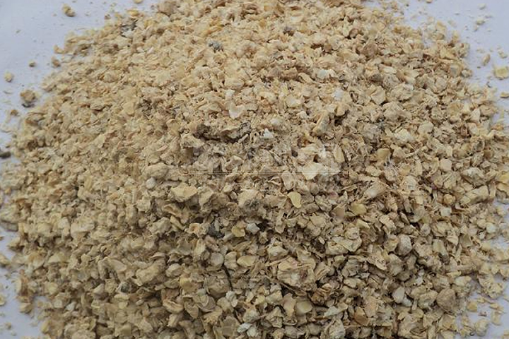 菌菇渣烘干機(jī)通過熱能轉(zhuǎn)換快速將菌渣中的多余水分脫除，改善了菌渣的儲(chǔ)裝運(yùn)特性。